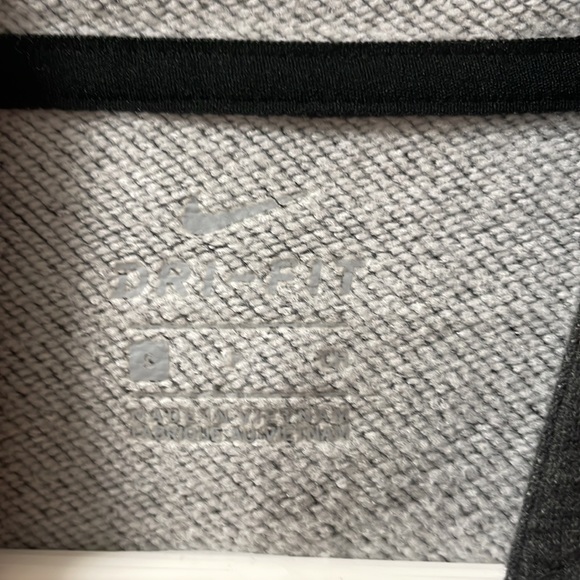 Nike Dri-Fit Cropped Short Sleeve Hoodie - Picture 2 of 3